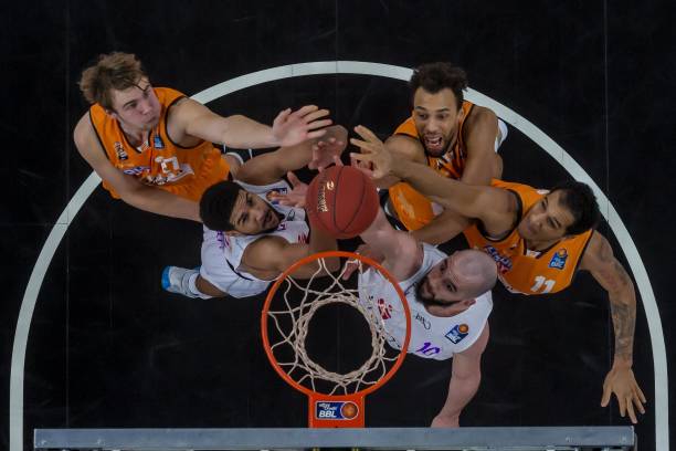 更是对球员 更是对球员