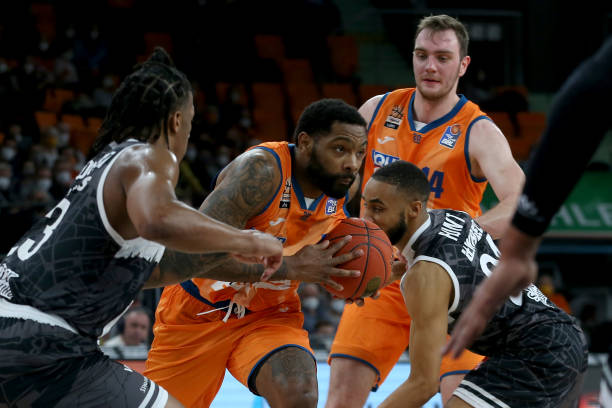 功地从竞争 功地从竞争